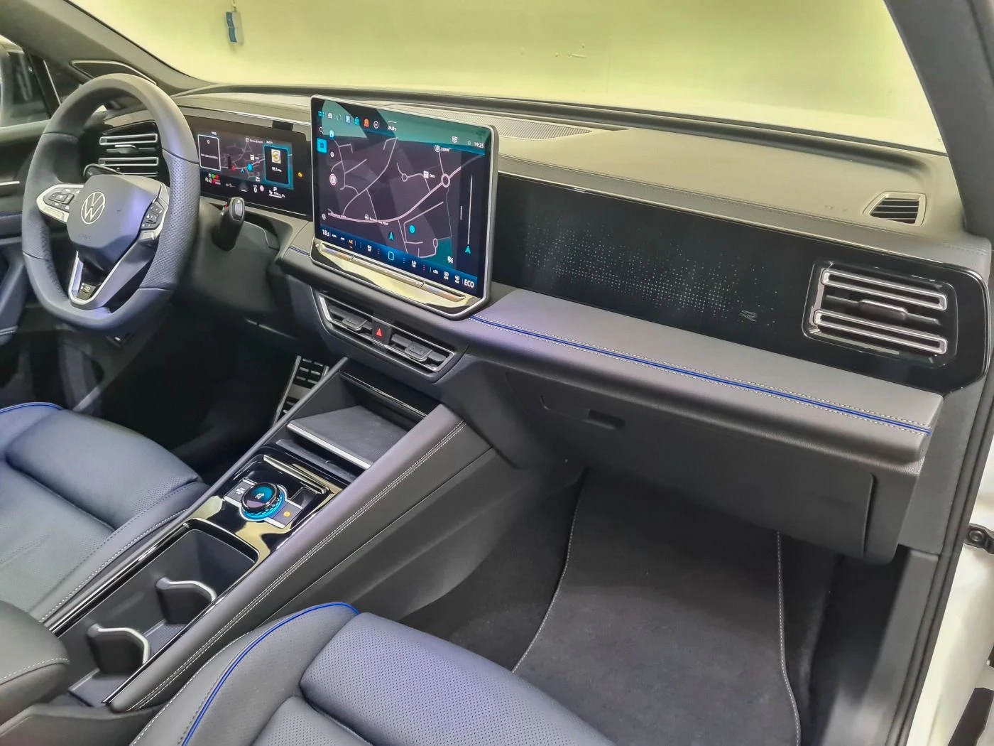 VW Tiguan 1.5 TFSIe 4Motion = R-Line= Гаранция - изображение 9