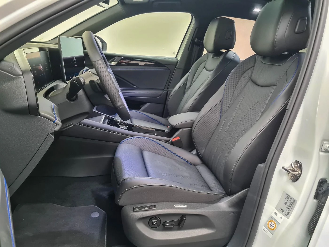 VW Tiguan 1.5 TFSIe 4Motion = R-Line= Гаранция - изображение 7