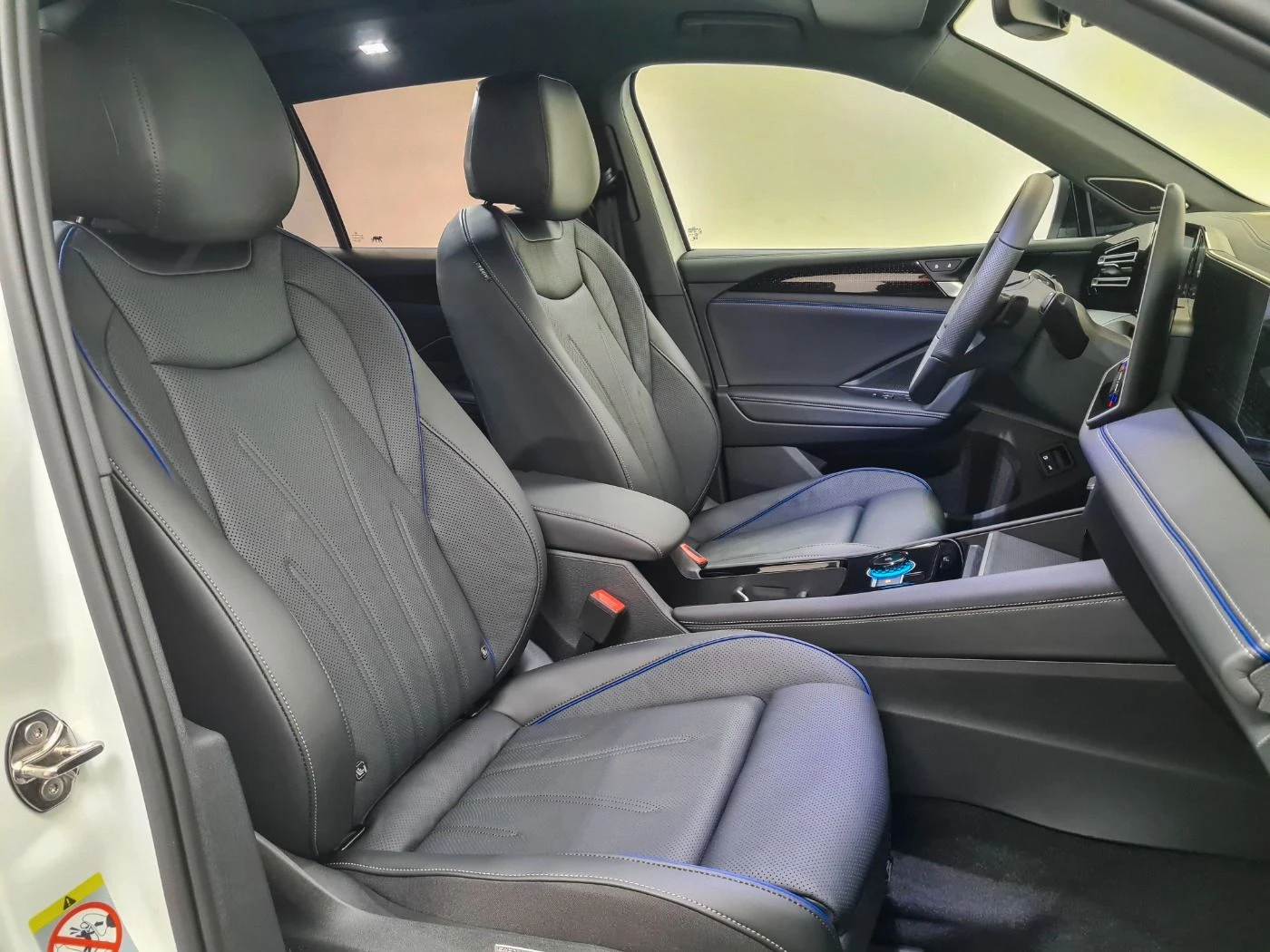 VW Tiguan 1.5 TFSIe 4Motion = R-Line= Гаранция - изображение 10