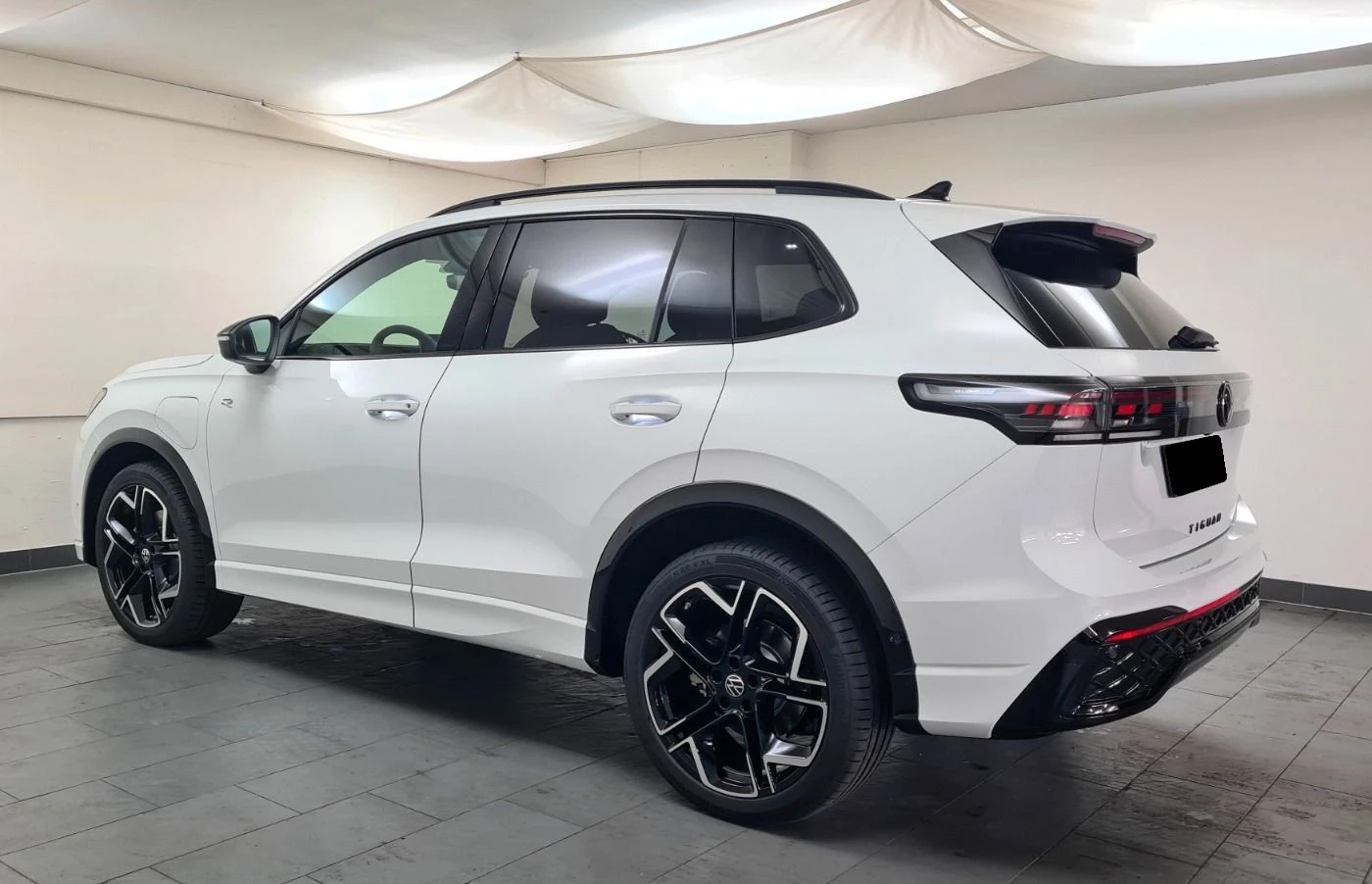 VW Tiguan 1.5 TFSIe 4Motion = R-Line= Гаранция - изображение 2