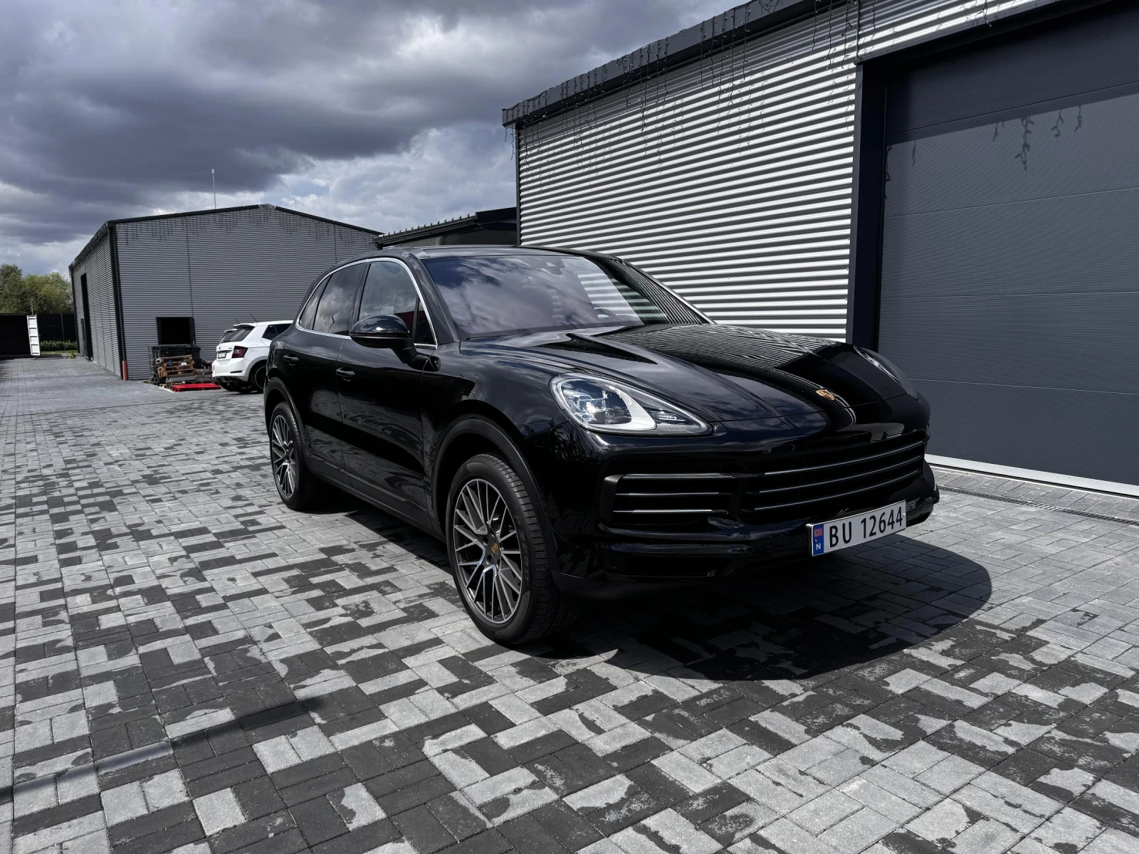 Porsche Cayenne  - изображение 2