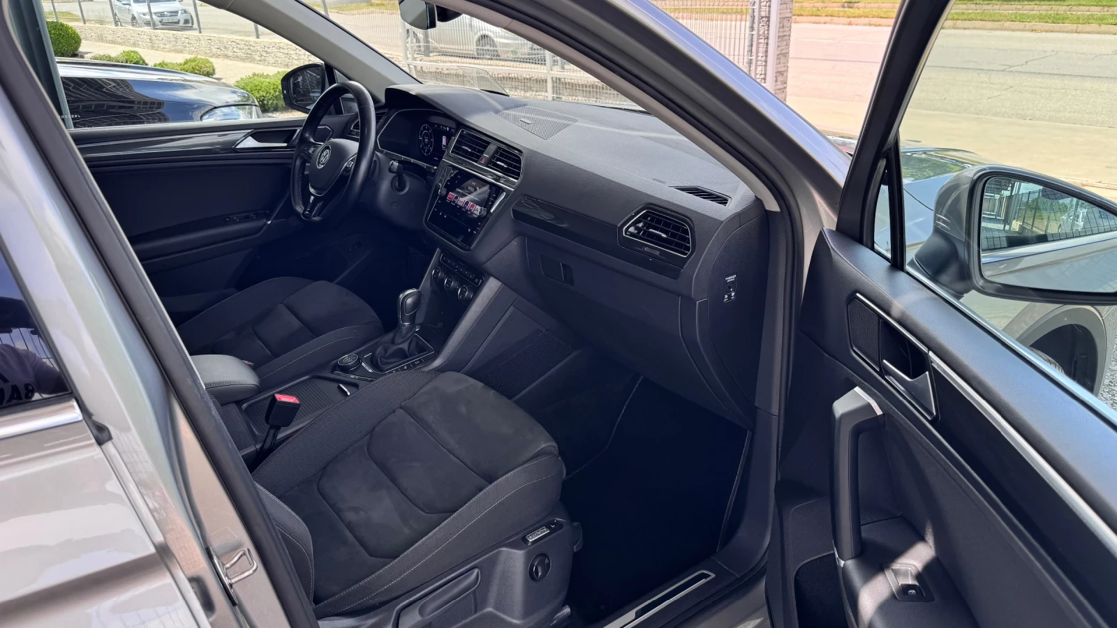 VW Tiguan 2.0TDI 4Motion 150кс * Highline* Head Up* Virtual*, снимка 9 - Автомобили и джипове - 54385779