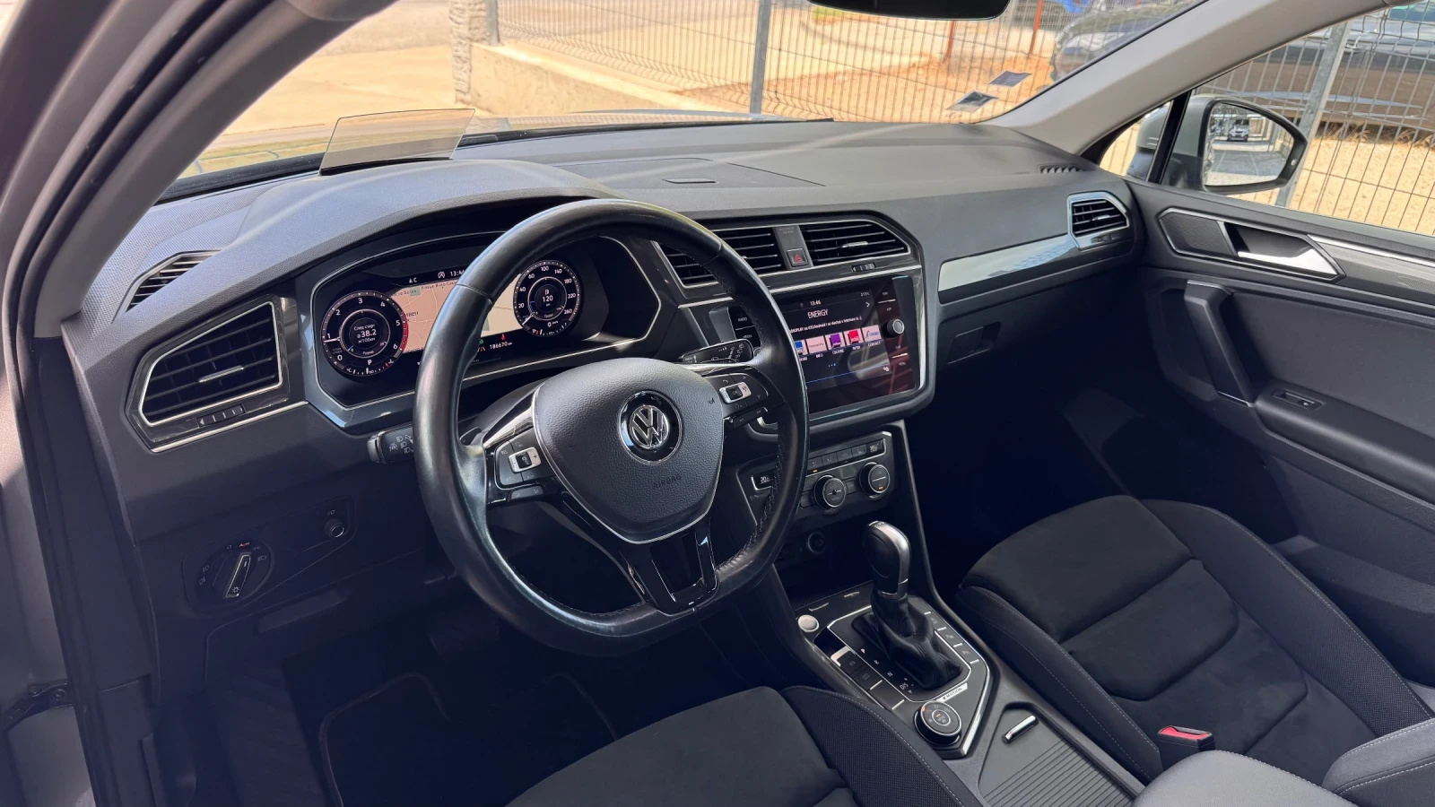 VW Tiguan 2.0TDI 4Motion 150кс * Highline* Head Up* Virtual*, снимка 11 - Автомобили и джипове - 54385779