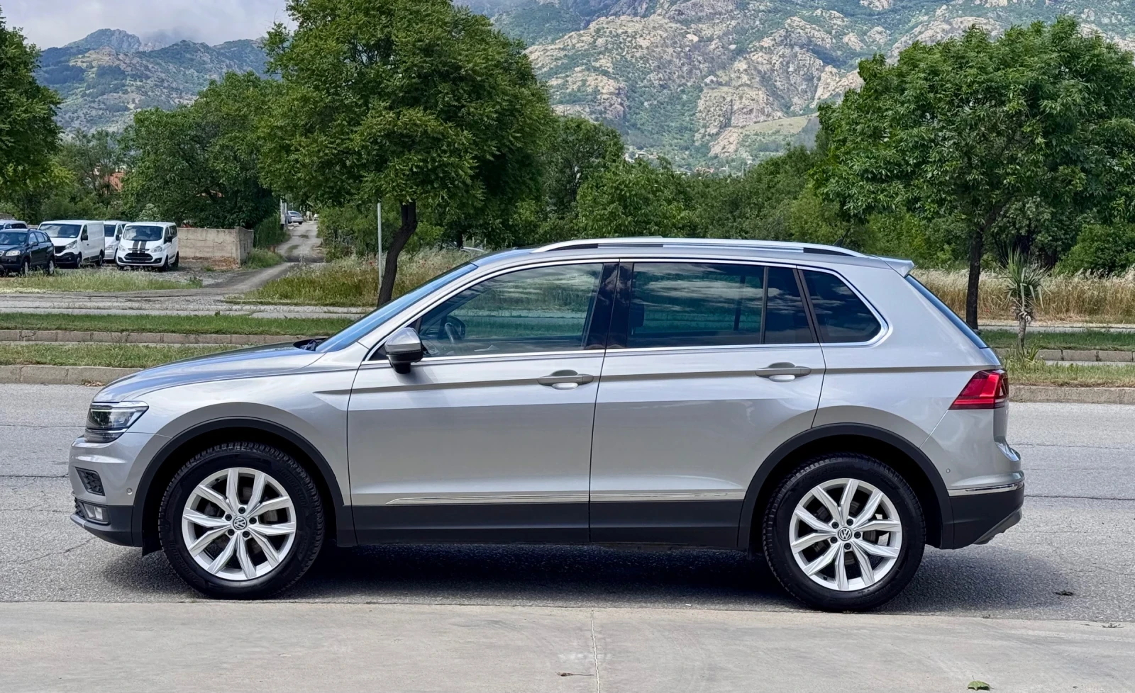 VW Tiguan 2.0TDI 4Motion 150кс * Highline* Head Up* Virtual*, снимка 2 - Автомобили и джипове - 54385779