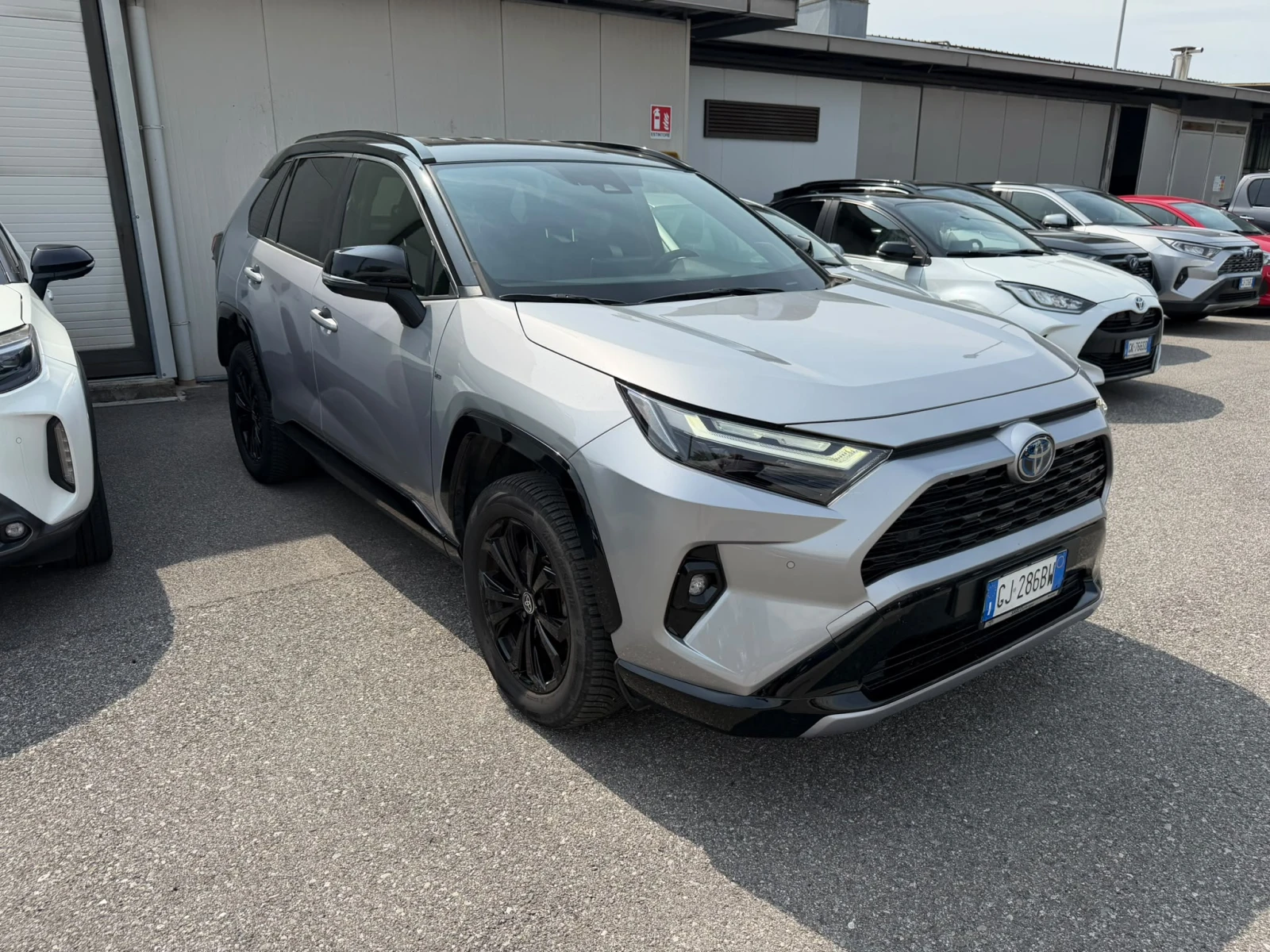 Toyota Rav4 2.5i HYBRID AWDi/FACELIFT/EXCLUSIVE/114.000km!!, снимка 4 - Автомобили и джипове - 55395879