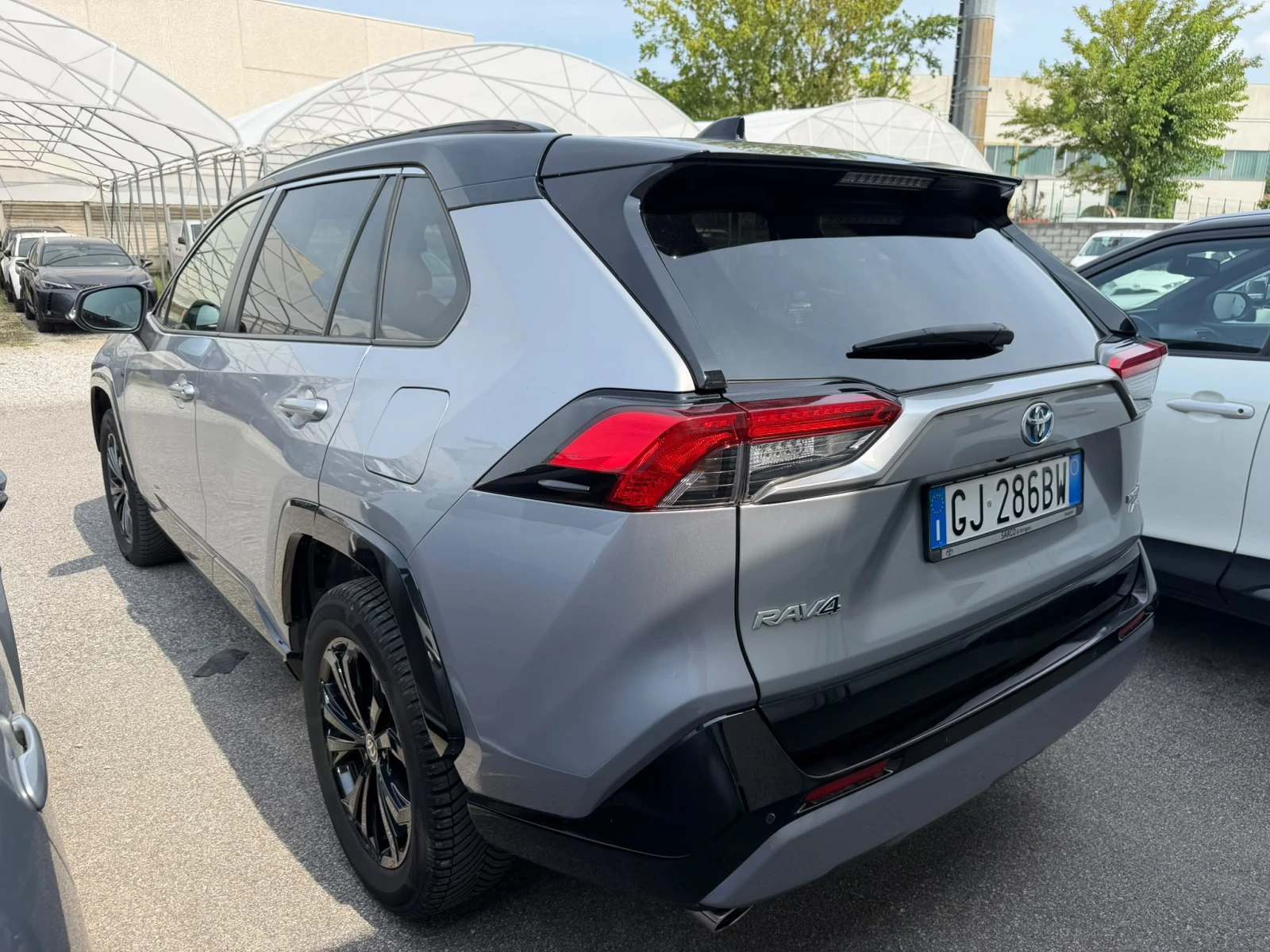 Toyota Rav4 2.5i HYBRID AWDi/FACELIFT/EXCLUSIVE/114.000km!!, снимка 2 - Автомобили и джипове - 55395879