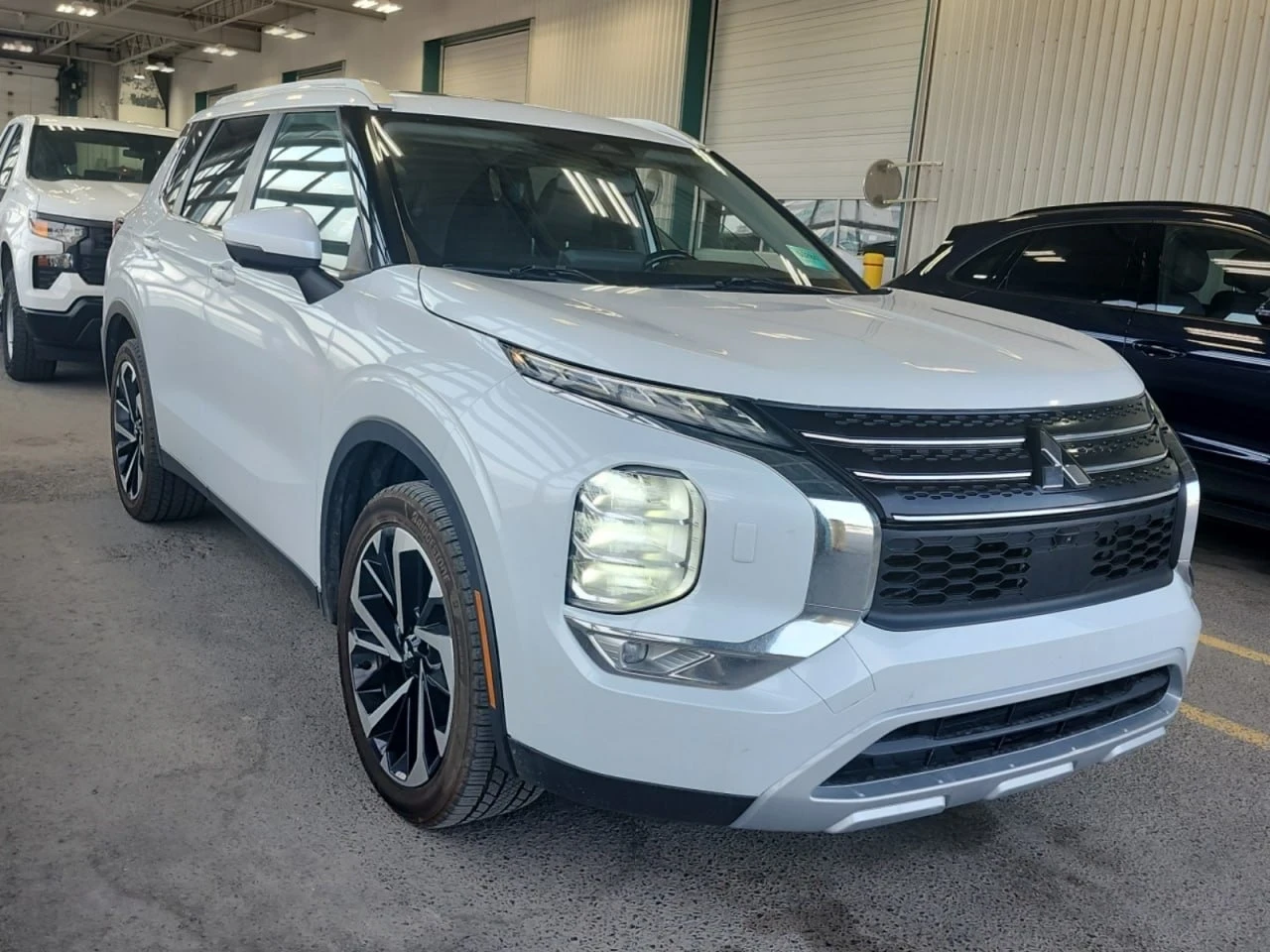 Mitsubishi Outlander * LE PREMIUM * 7 МЕСТА * 4WD * ПАНОРАМА * НАВИ * К
