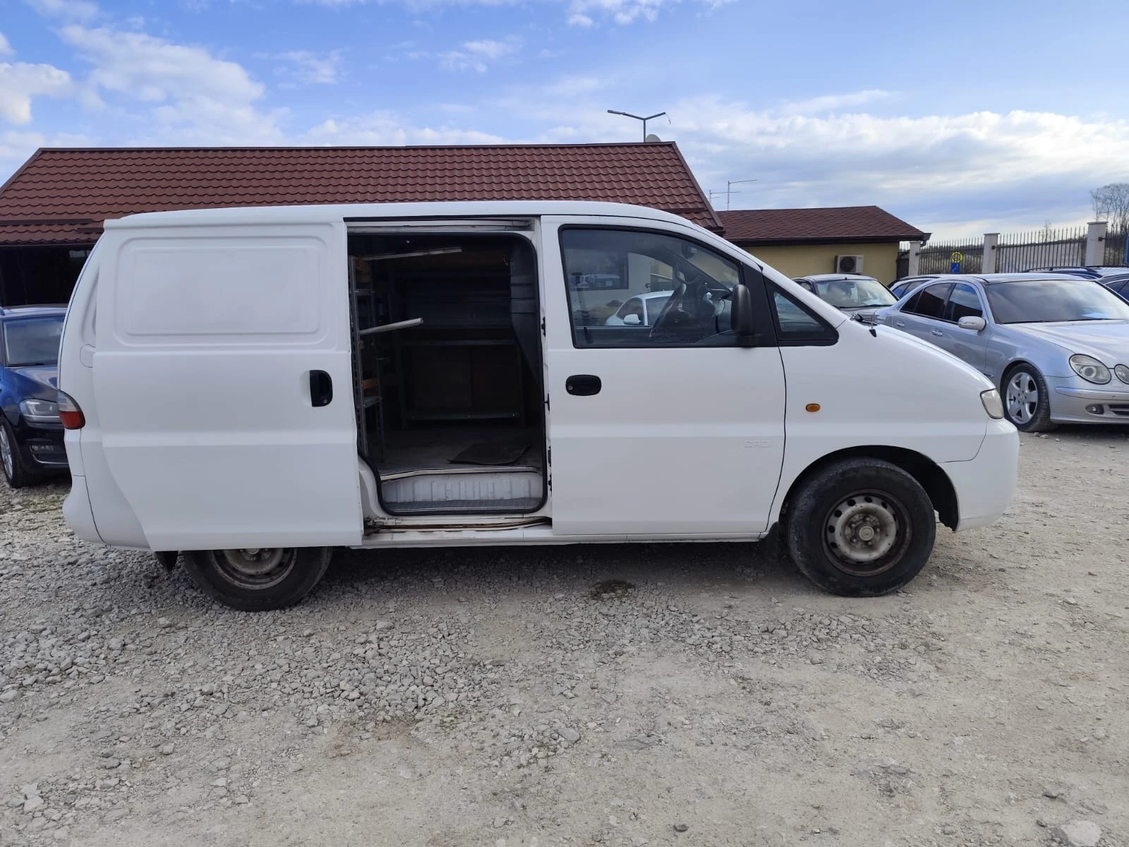 Hyundai H1 2.5 дизел 140 коня Италия, снимка 5 - Бусове и автобуси - 54120384