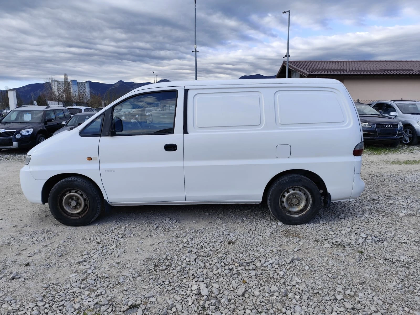 Hyundai H1 2.5 дизел 140 коня Италия, снимка 10 - Бусове и автобуси - 54120384