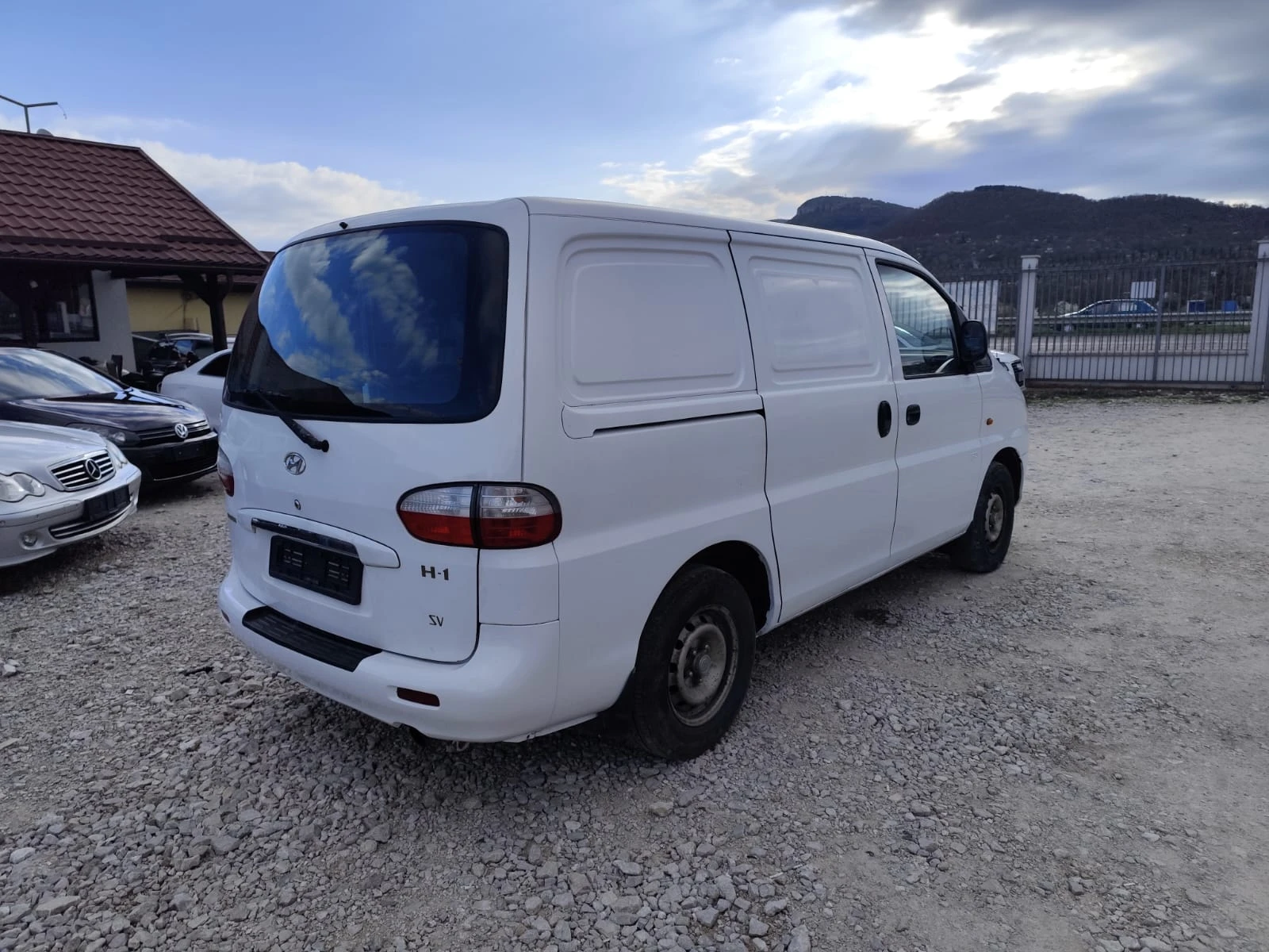 Hyundai H1 2.5 дизел 140 коня Италия, снимка 6 - Бусове и автобуси - 54120384
