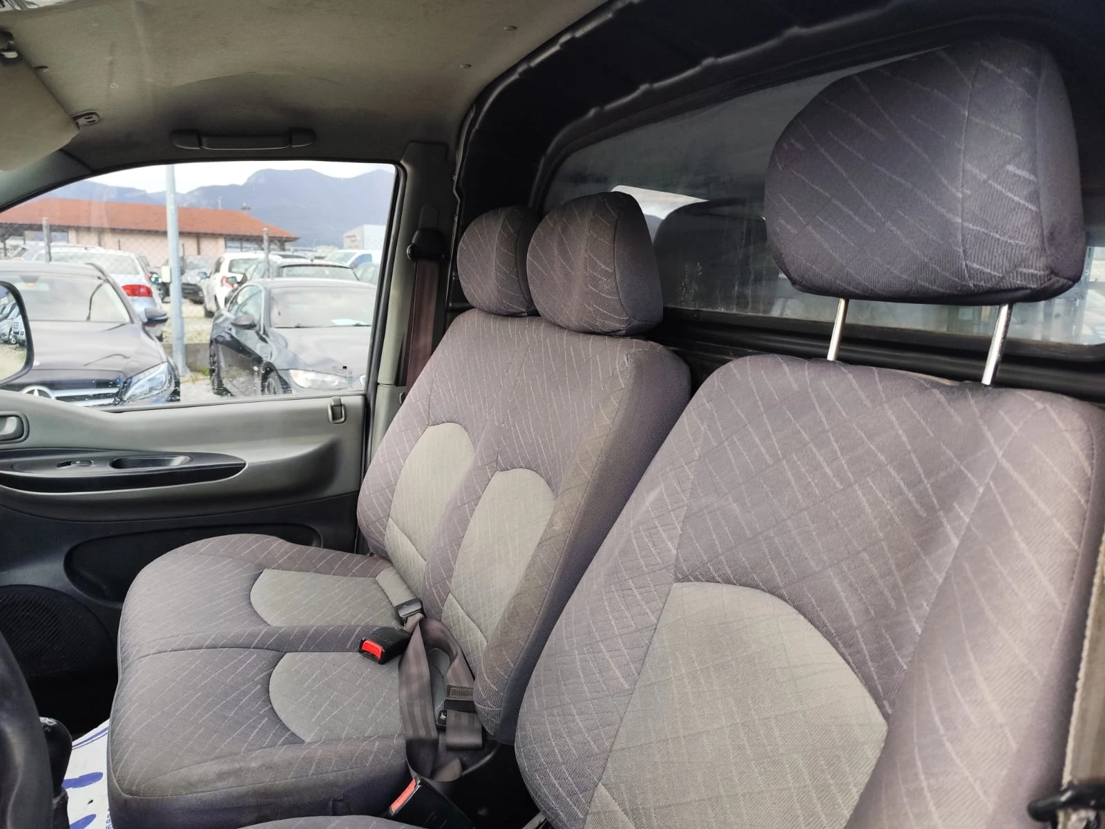 Hyundai H1 2.5 дизел 140 коня Италия, снимка 14 - Бусове и автобуси - 54120384