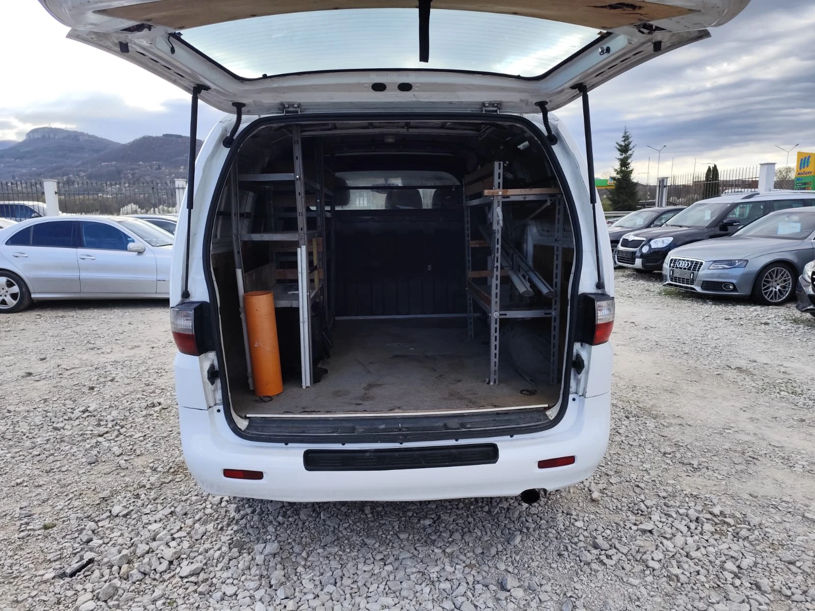 Hyundai H1 2.5 дизел 140 коня Италия, снимка 8 - Бусове и автобуси - 54120384