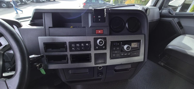 Renault T първоначална вноска, снимка 8 - Камиони - 52401559