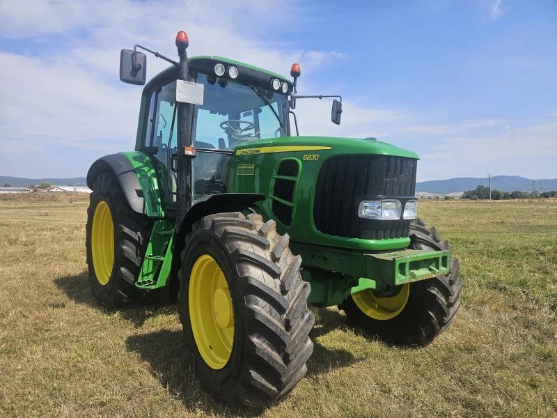 Трактор John Deere 6830
