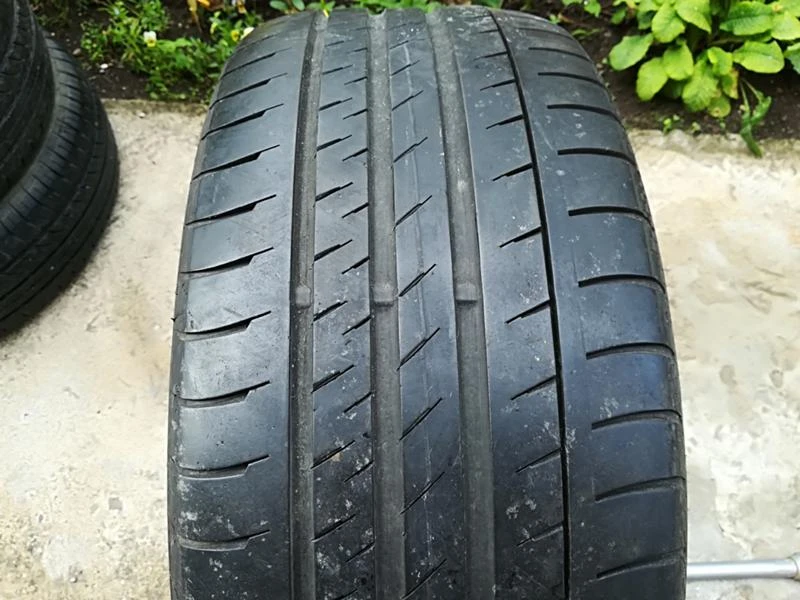 Гуми Летни 245/45R18, снимка 1 - Гуми и джанти - 21805704