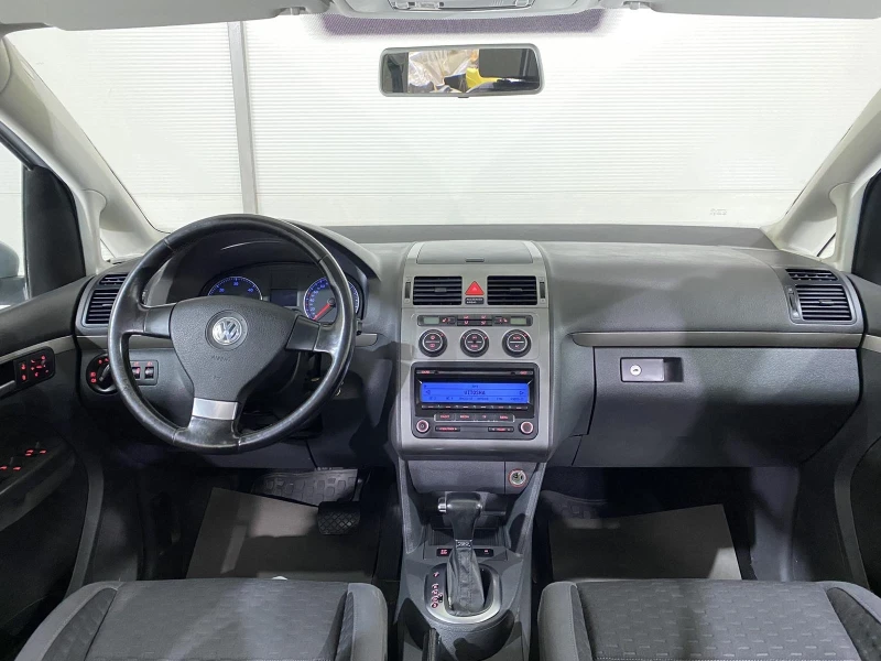 VW Touran 1.9 TDI * 105к.с.* AUTO DSG* , снимка 8 - Автомобили и джипове - 47640411