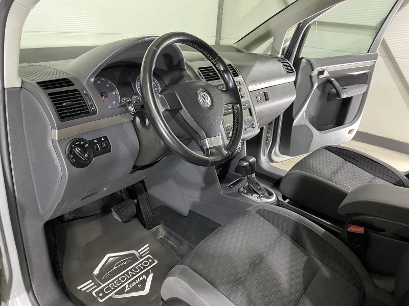 VW Touran 1.9 TDI * 105к.с.* AUTO DSG* , снимка 7 - Автомобили и джипове - 47640411