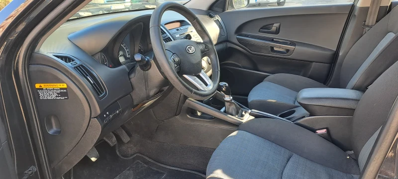 Kia Ceed 1.4i, снимка 10 - Автомобили и джипове - 47646439