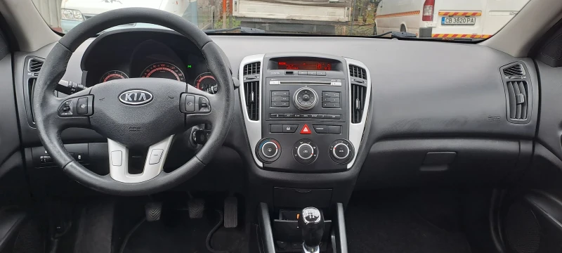 Kia Ceed 1.4i  ПЕРФЕКТНО СЪСТОЯНИЕ!!!!!, снимка 10 - Автомобили и джипове - 47646439