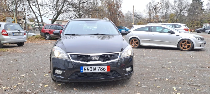 Kia Ceed 1.4i  ПЕРФЕКТНО СЪСТОЯНИЕ!!!!!, снимка 2 - Автомобили и джипове - 47646439