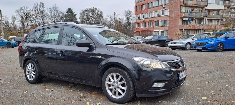 Kia Ceed 1.4i  ПЕРФЕКТНО СЪСТОЯНИЕ!!!!!, снимка 4 - Автомобили и джипове - 47646439