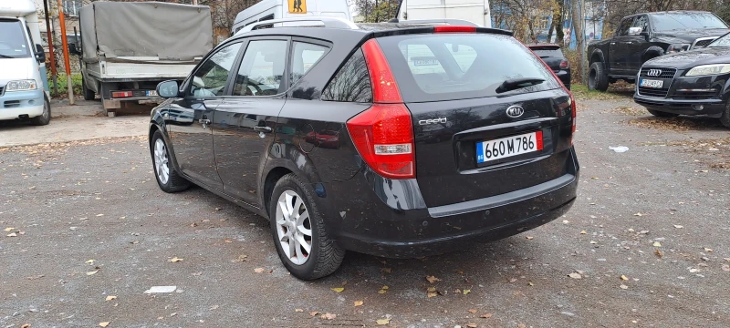 Kia Ceed 1.4i  ПЕРФЕКТНО СЪСТОЯНИЕ!!!!!, снимка 5 - Автомобили и джипове - 47646439