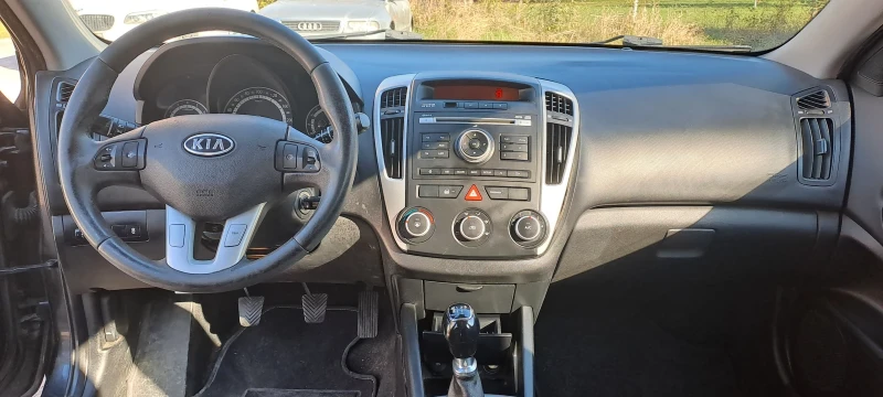 Kia Ceed 1.4i, снимка 11 - Автомобили и джипове - 47646439