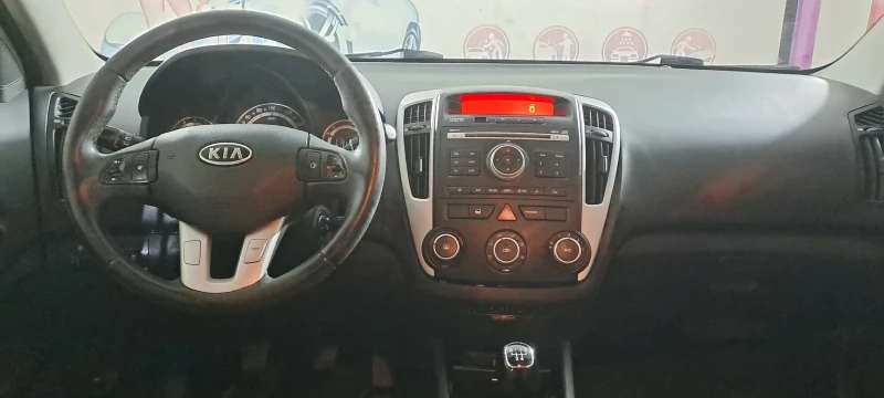 Kia Ceed 1.4i, снимка 12 - Автомобили и джипове - 47646439