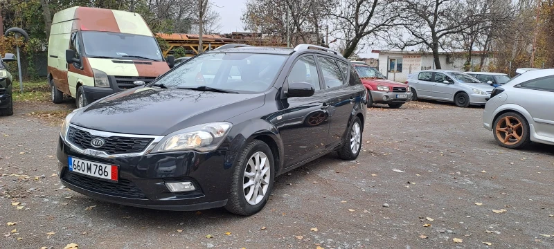 Kia Ceed 1.4i  ПЕРФЕКТНО СЪСТОЯНИЕ!!!!!, снимка 1 - Автомобили и джипове - 47646439