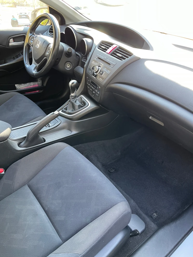 Honda Civic 1.8i Vtec 141кс. 2012г., снимка 10 - Автомобили и джипове - 47911359