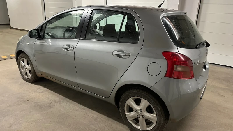 Toyota Yaris 1.3 Бензин Автоматик, снимка 15 - Автомобили и джипове - 48633113