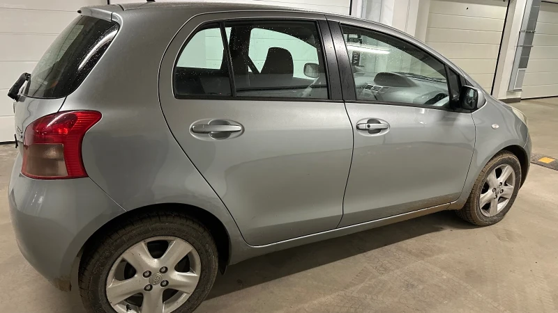 Toyota Yaris 1.3 Бензин Автоматик, снимка 14 - Автомобили и джипове - 48633113