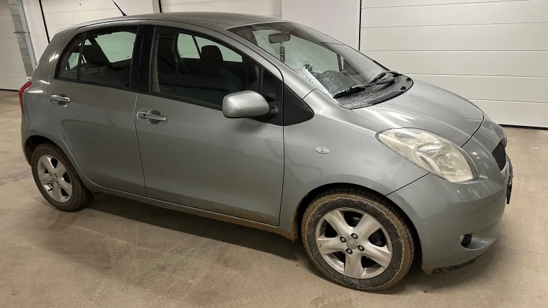 Toyota Yaris 1.3 Бензин Автоматик, снимка 13 - Автомобили и джипове - 48633113