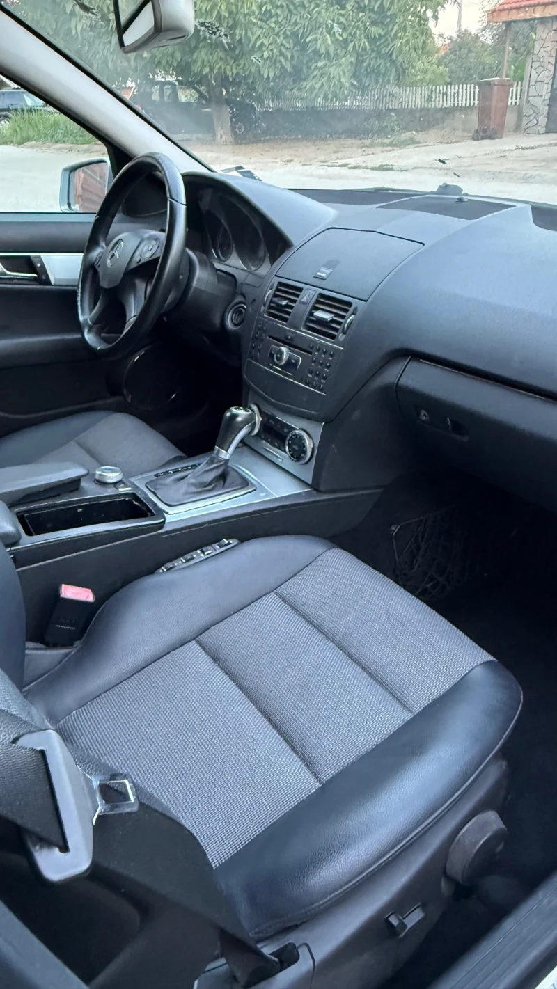 Mercedes-Benz C 220, снимка 9 - Автомобили и джипове - 52725738