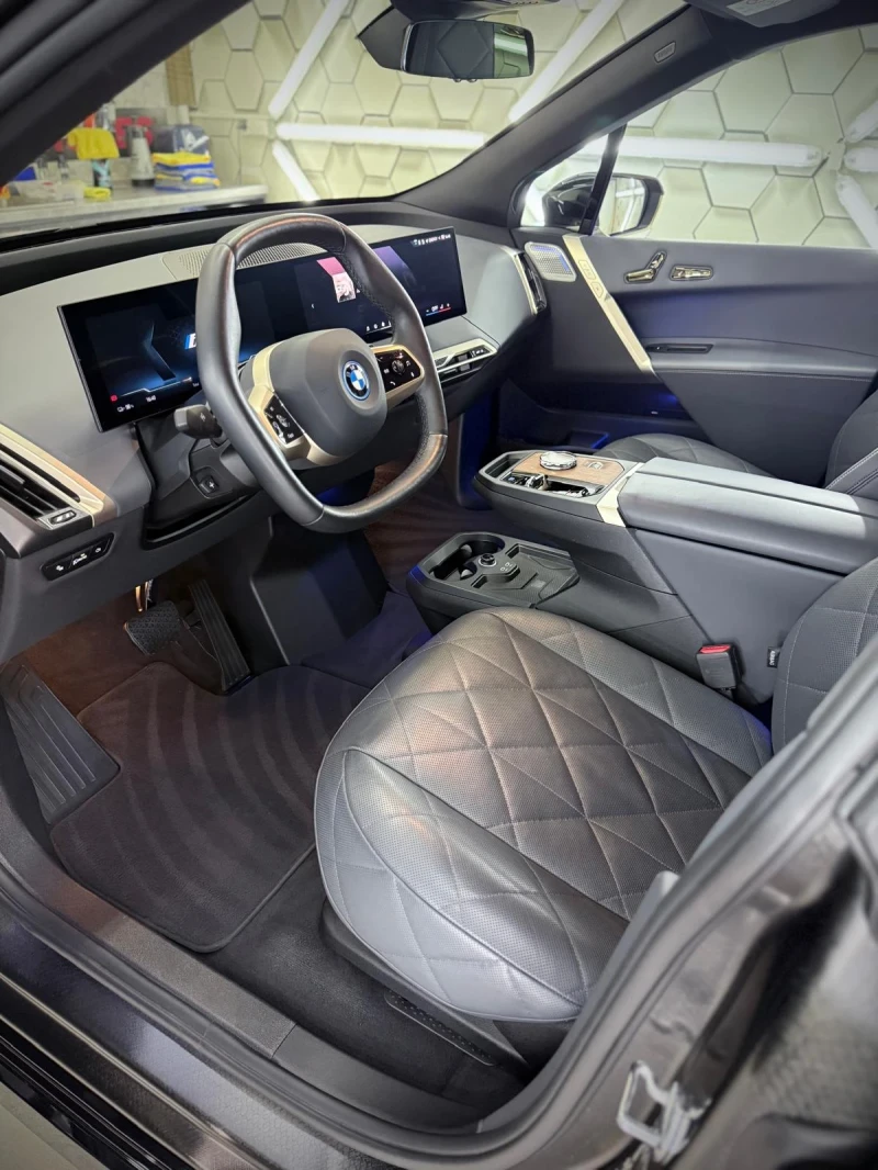 BMW iX 50| Swarowski| Bowers&Wilkins| Масаж| Въздух| , снимка 7 - Автомобили и джипове - 52588455