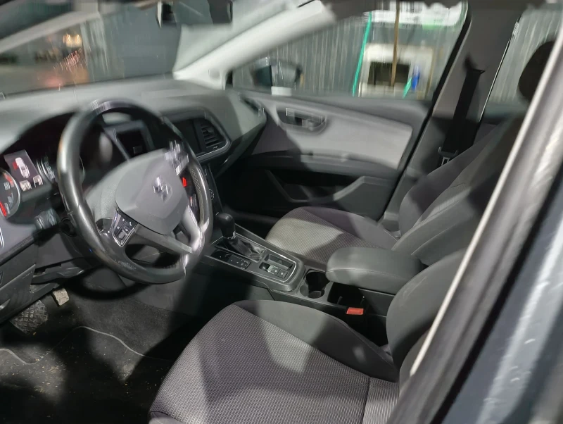 Seat Leon 1.6 TDI 115 hp, снимка 8 - Автомобили и джипове - 52628316