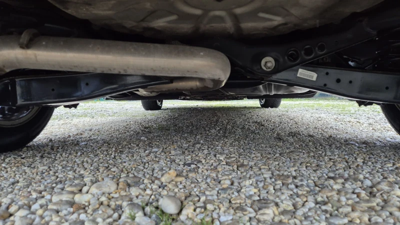 VW Touran 1.6TDI 6 СКОРОСТИ НАВИ  100%РЕАЛНИ КМ.ЛИЗИНГ ВИДЕО, снимка 7 - Автомобили и джипове - 52859715