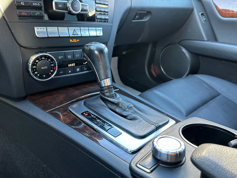 Mercedes-Benz C 300 3.5i 252 к.с. 4matic/ГАРАНЦИЯ ОТ КЕНТАВЪР, снимка 13 - Автомобили и джипове - 53155104