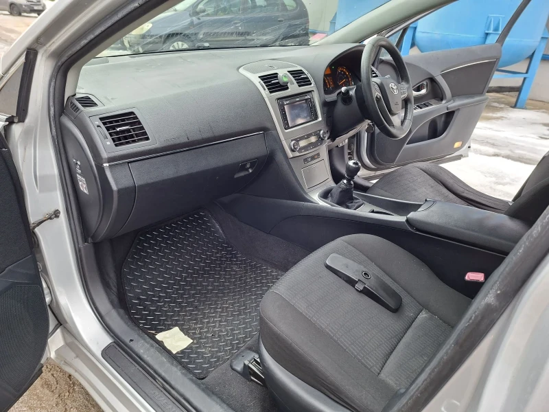 Toyota Avensis, снимка 9 - Автомобили и джипове - 53291295