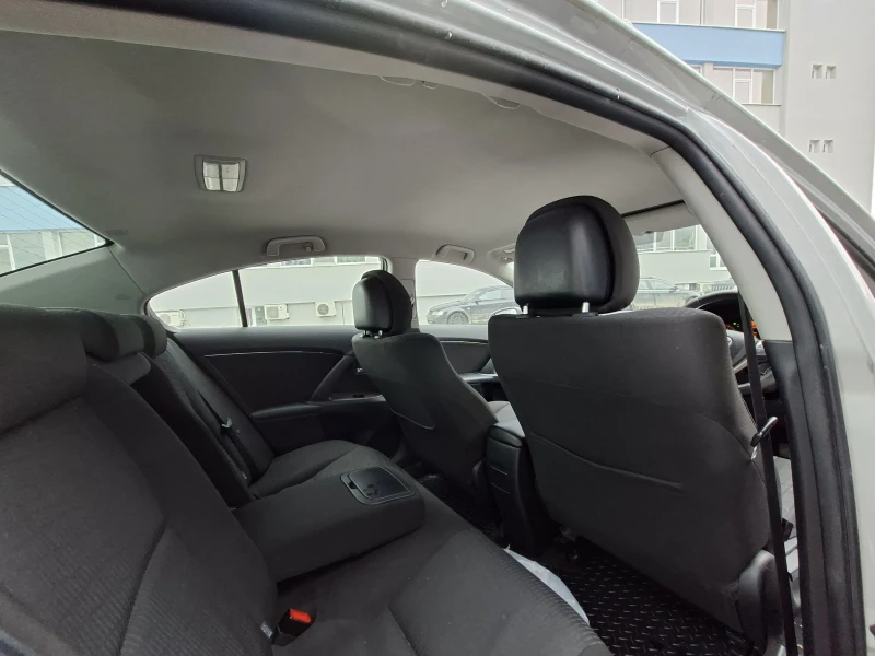 Toyota Avensis, снимка 10 - Автомобили и джипове - 53291295