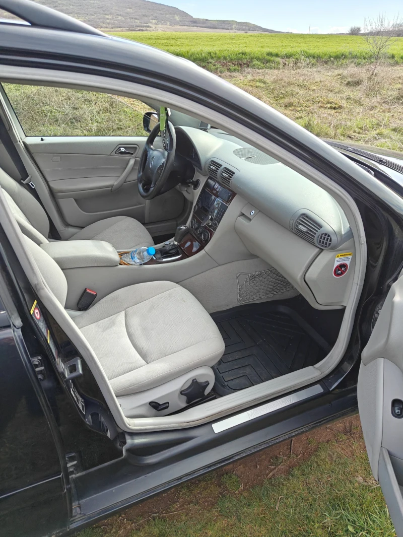 Mercedes-Benz C 220 2.2CDI, снимка 4 - Автомобили и джипове - 53560823