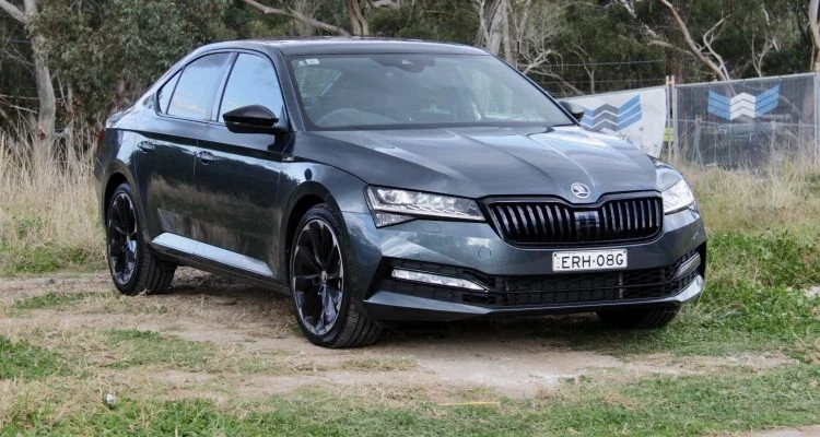 Skoda Superb, снимка 1 - Автомобили и джипове - 48735484