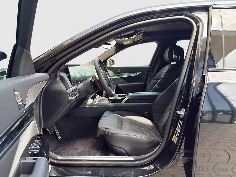 BMW 760 M e xDrive Sedan , снимка 5 - Автомобили и джипове - 56575147