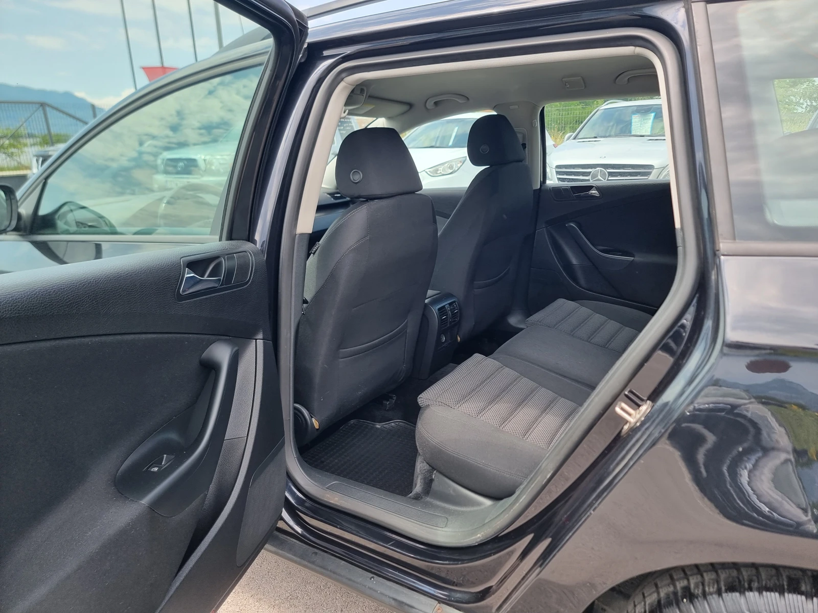 VW Passat 2.0TDI, снимка 11 - Автомобили и джипове - 49123388