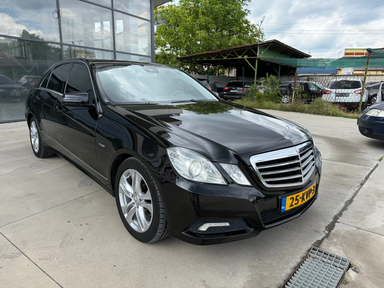 Mercedes-Benz E 220 AVANTGARDE - изображение 8