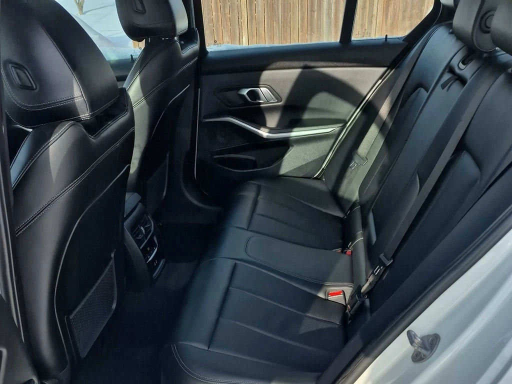 BMW 330 * 330i xDrive * CARFAX * ���� �� �� | Mobile.bg � ����������� 11