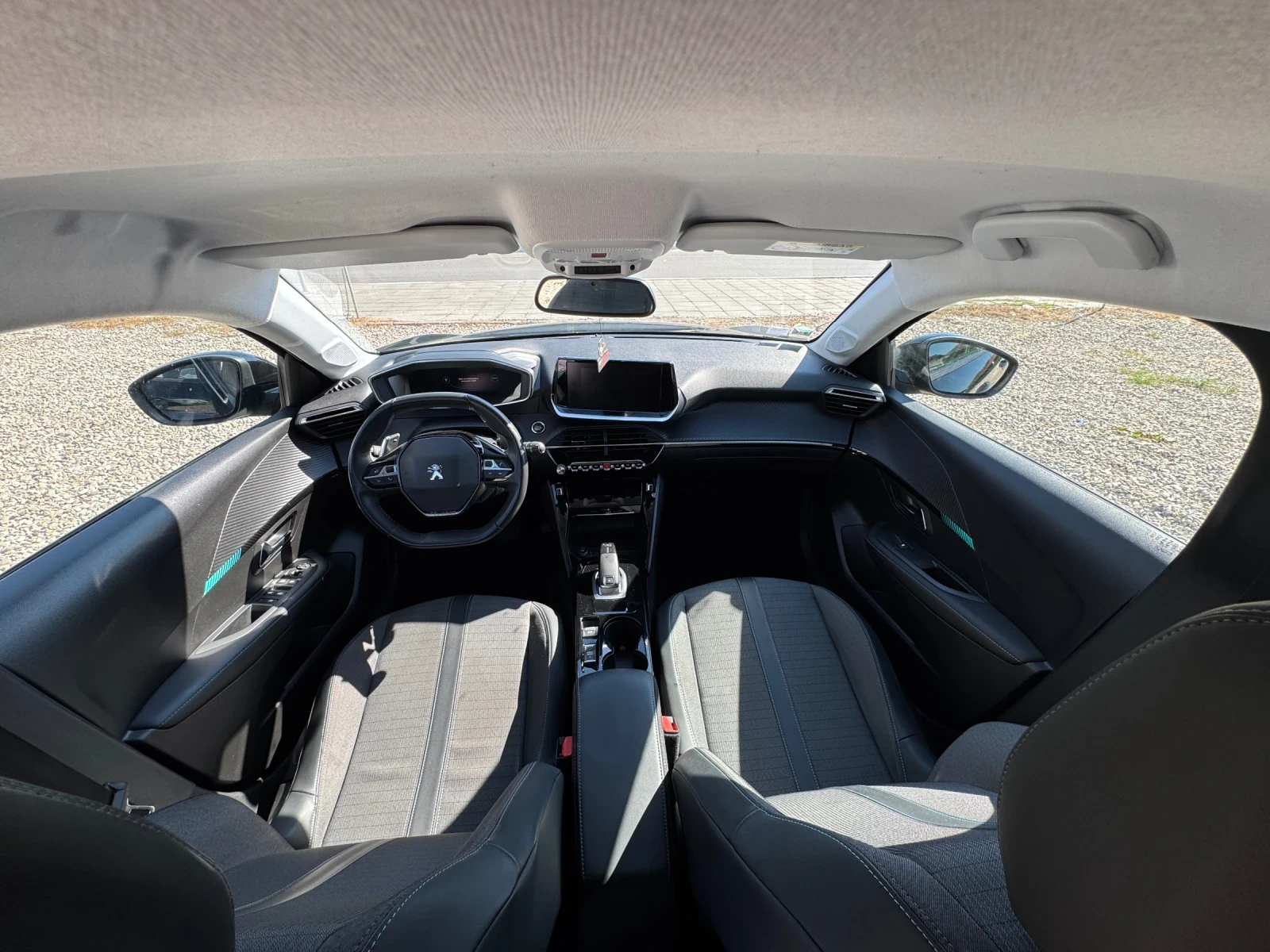 Peugeot 208 Allure / Автоматик / EAT8, снимка 10 - Автомобили и джипове - 54245643