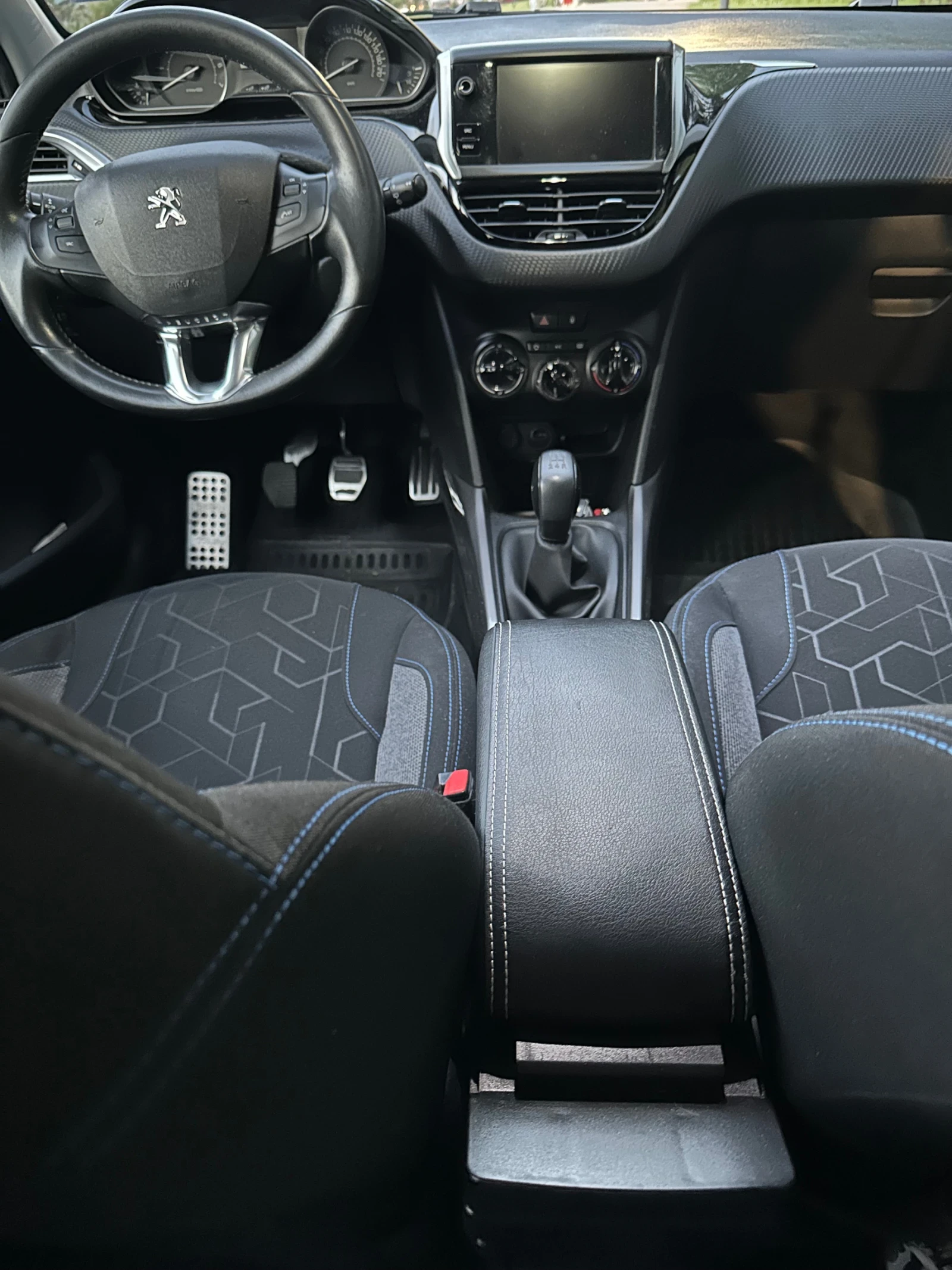 Peugeot 2008, снимка 10 - Автомобили и джипове - 54550532