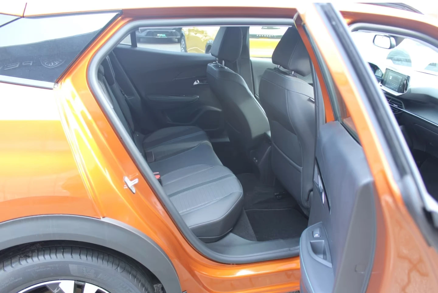 Peugeot 2008 ALLURE/136HP/ACC/NAVI/CAM/226h, снимка 11 - Автомобили и джипове - 54567653