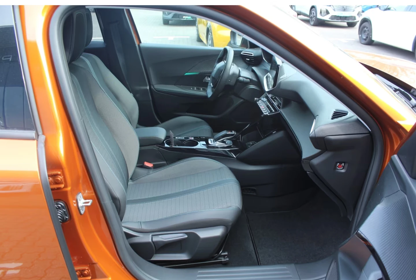 Peugeot 2008 ALLURE/136HP/ACC/NAVI/CAM/226h, снимка 10 - Автомобили и джипове - 54567653